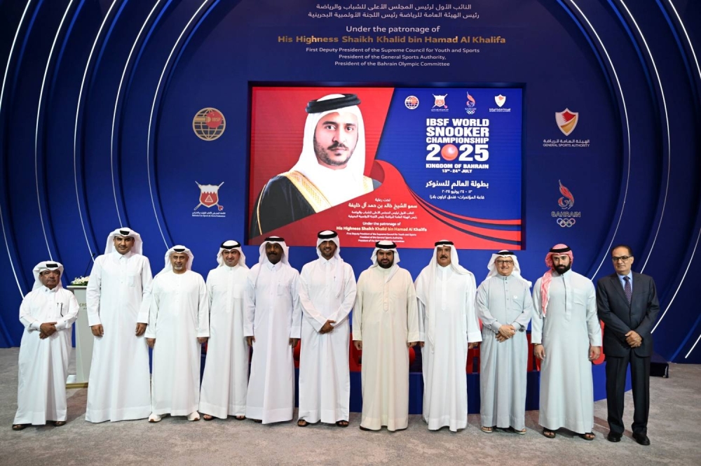 عيسى بن علي يشهد افتتاح بطولة العالم للسنوكر