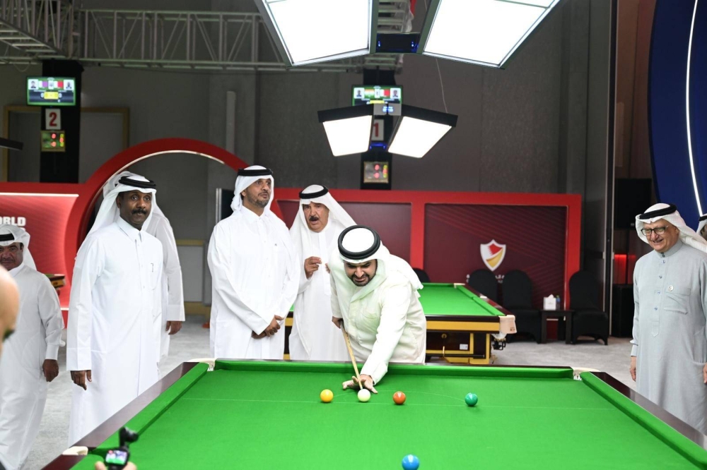 عيسى بن علي يشهد افتتاح بطولة العالم للسنوكر