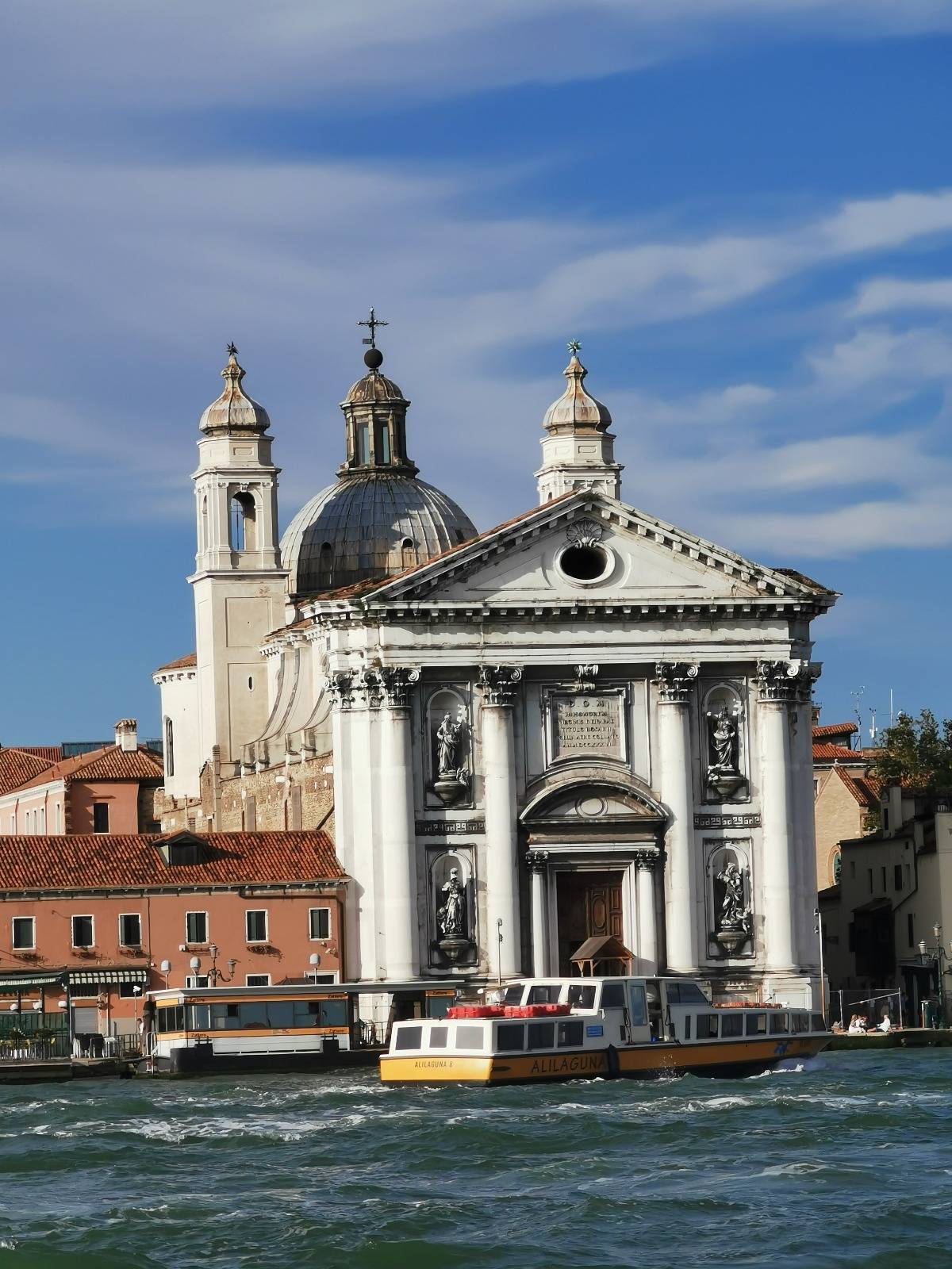 إيطاليا.. عندما يتحول السفر إلى لوحةٍ حيّة وحلم بعينين مفتوحتين