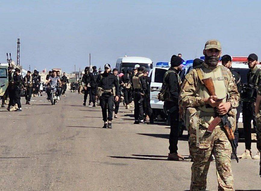 انتشار قوات الأمن والجيش السوري في قرى السويداء لضبط الأمن وفض الاشتباكات