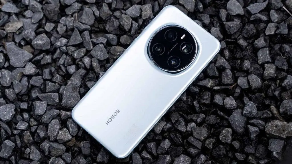 Honor تستعد لإطلاق Magic 8 Mini.. هاتف صغير بمواصفات تنافس الكبار