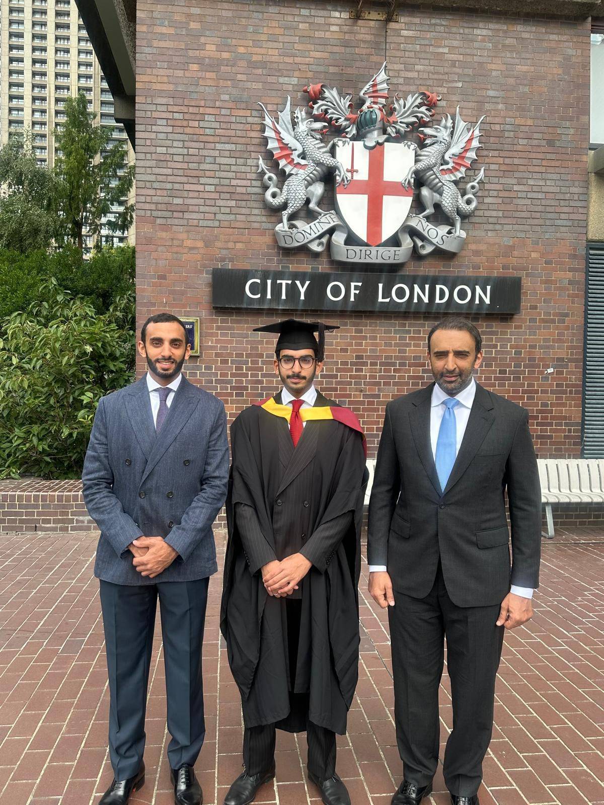 القائد العام يهنئ الشيخ محمد بن خليفة بتخرج نجله الشيخ سلمان بن محمد