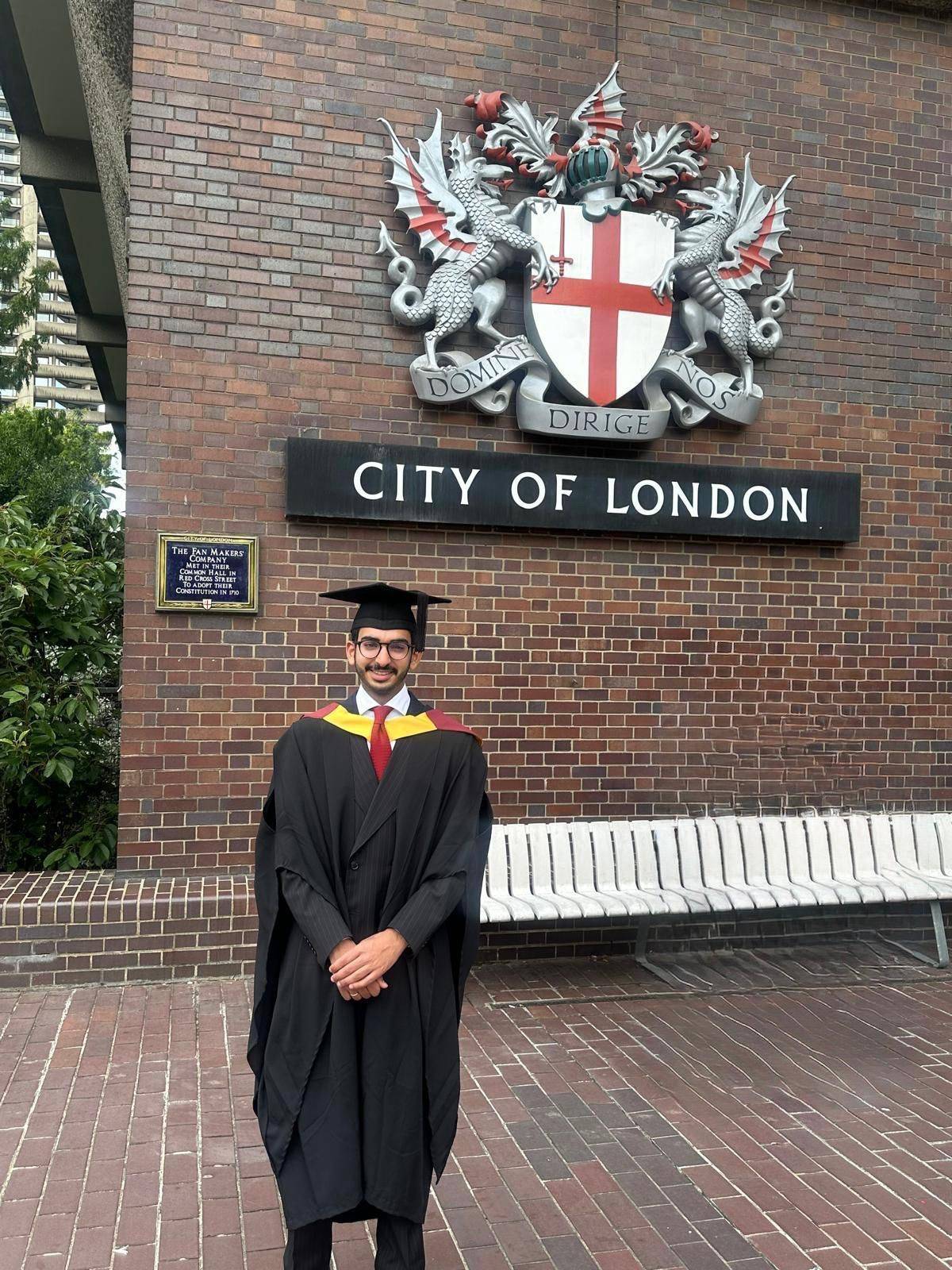 القائد العام يهنئ الشيخ محمد بن خليفة بتخرج نجله الشيخ سلمان بن محمد