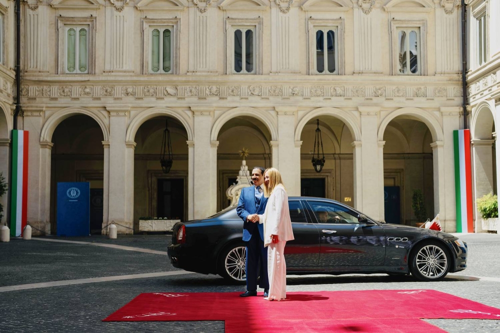 الملك يعود إلى أرض الوطن بعد زيارة خاصة لفرنسا وزيارة عمل لإيطاليا