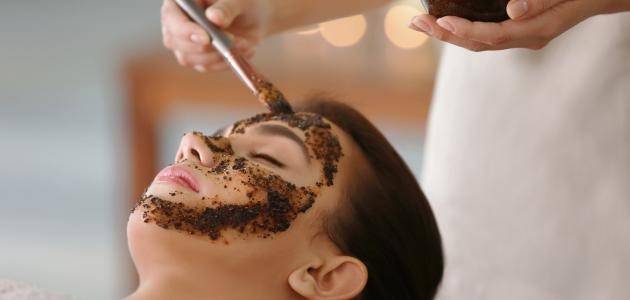 كيف تساهم القهوة في تحسين صحة البشرة ومقاومة علامات التقدم في السن؟