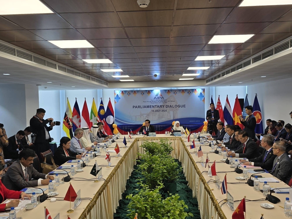 طلال المناعي: البحرين ظلّت دوما مناصرة للجهود الدبلوماسية الرامية إلى حل النزاعات سلمياً