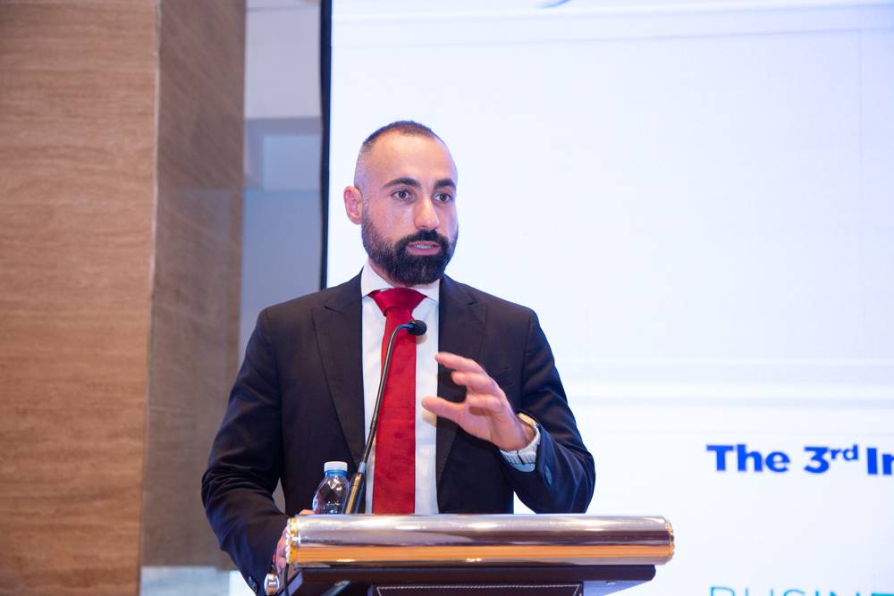 سفير البحرين في واشنطن يحتفي بخريجي &laquo;الإدارة الهندسية&raquo; من الأهلية وجورج واشنطن