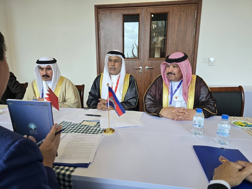 وفد الشعبة البرلمانية يلتقي رئيس لجنة العلاقات الخارجية بالبرلمان الكمبودي على هامش مؤتمر الجمعية البرلمانية للآسيان