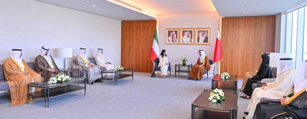 وزير المواصلات والاتصالات يستقبل وزيرة الأشغال العامة في الكويت
