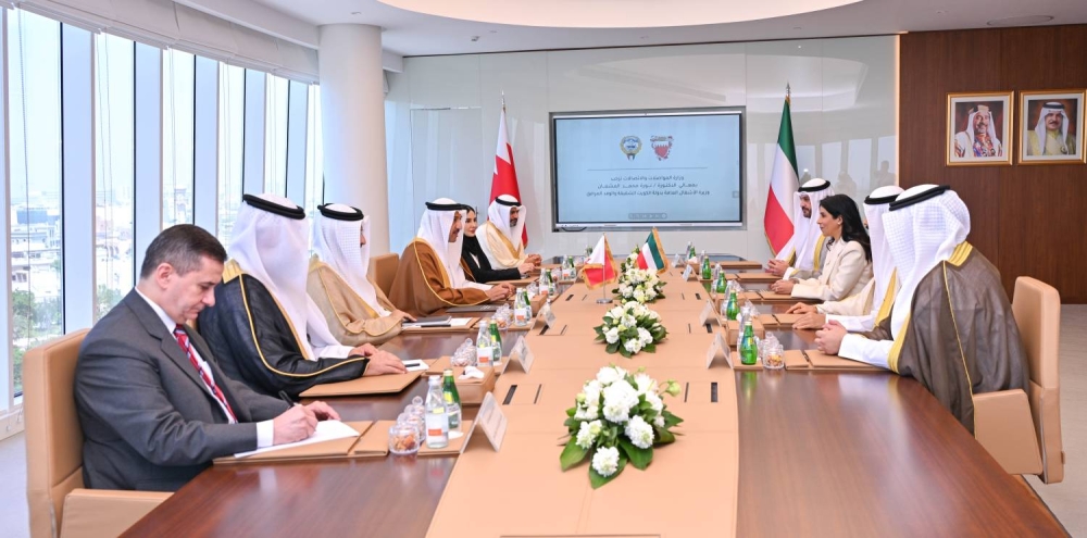 وزير المواصلات والاتصالات يستقبل وزيرة الأشغال العامة في الكويت