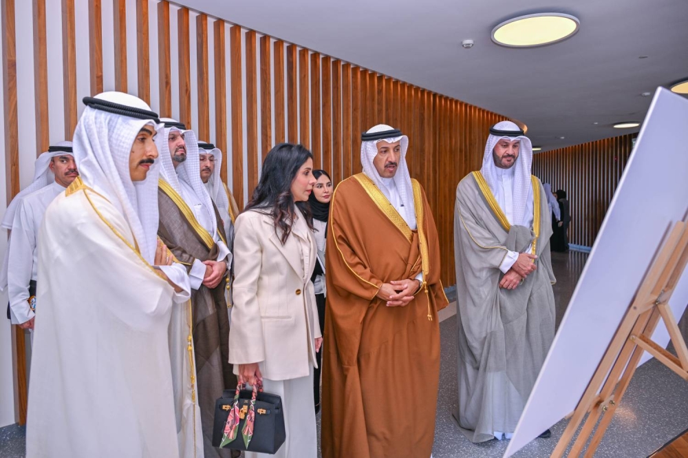 وزير المواصلات والاتصالات يستقبل وزيرة الأشغال العامة في الكويت