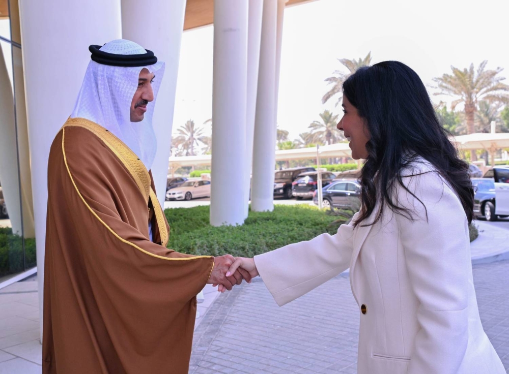 وزير المواصلات والاتصالات يستقبل وزيرة الأشغال العامة في الكويت