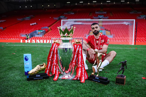 محمد صلاح يكتب التاريخ.. ثالث أعظم لاعب في ليفربول متفوقًا على سواريز