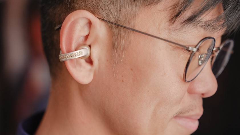 Moto Buds Loop.. تصميم جديد وصوت محيطي مدعوم بالذكاء الاصطناعي