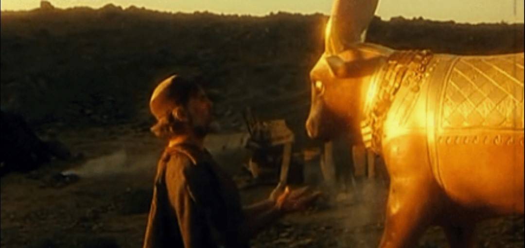 من هو السامري وما قصة العجل الذي نسفه موسى عليه السلام؟