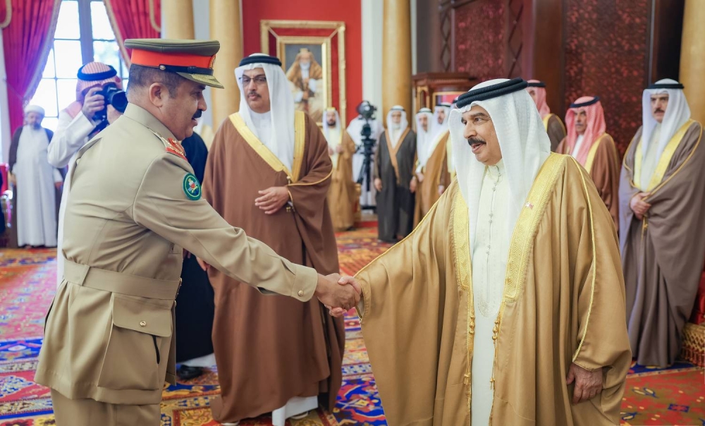 الملك  يستقبل كبار أفراد العائلة المالكة الكريمة وكبار المسؤولين وعددًا من الأهالي وأصحاب الإنجازات