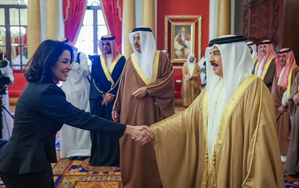 الملك  يستقبل كبار أفراد العائلة المالكة الكريمة وكبار المسؤولين وعددًا من الأهالي وأصحاب الإنجازات