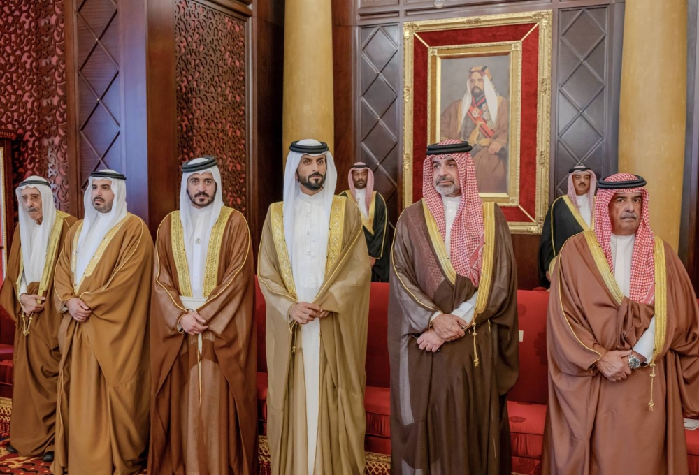 الملك  يستقبل كبار أفراد العائلة المالكة الكريمة وكبار المسؤولين وعددًا من الأهالي وأصحاب الإنجازات