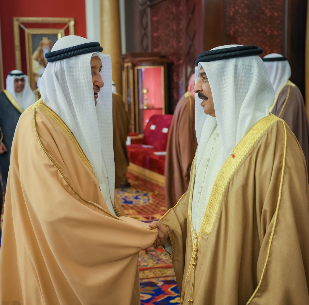 الملك  يستقبل كبار أفراد العائلة المالكة الكريمة وكبار المسؤولين وعددًا من الأهالي وأصحاب الإنجازات