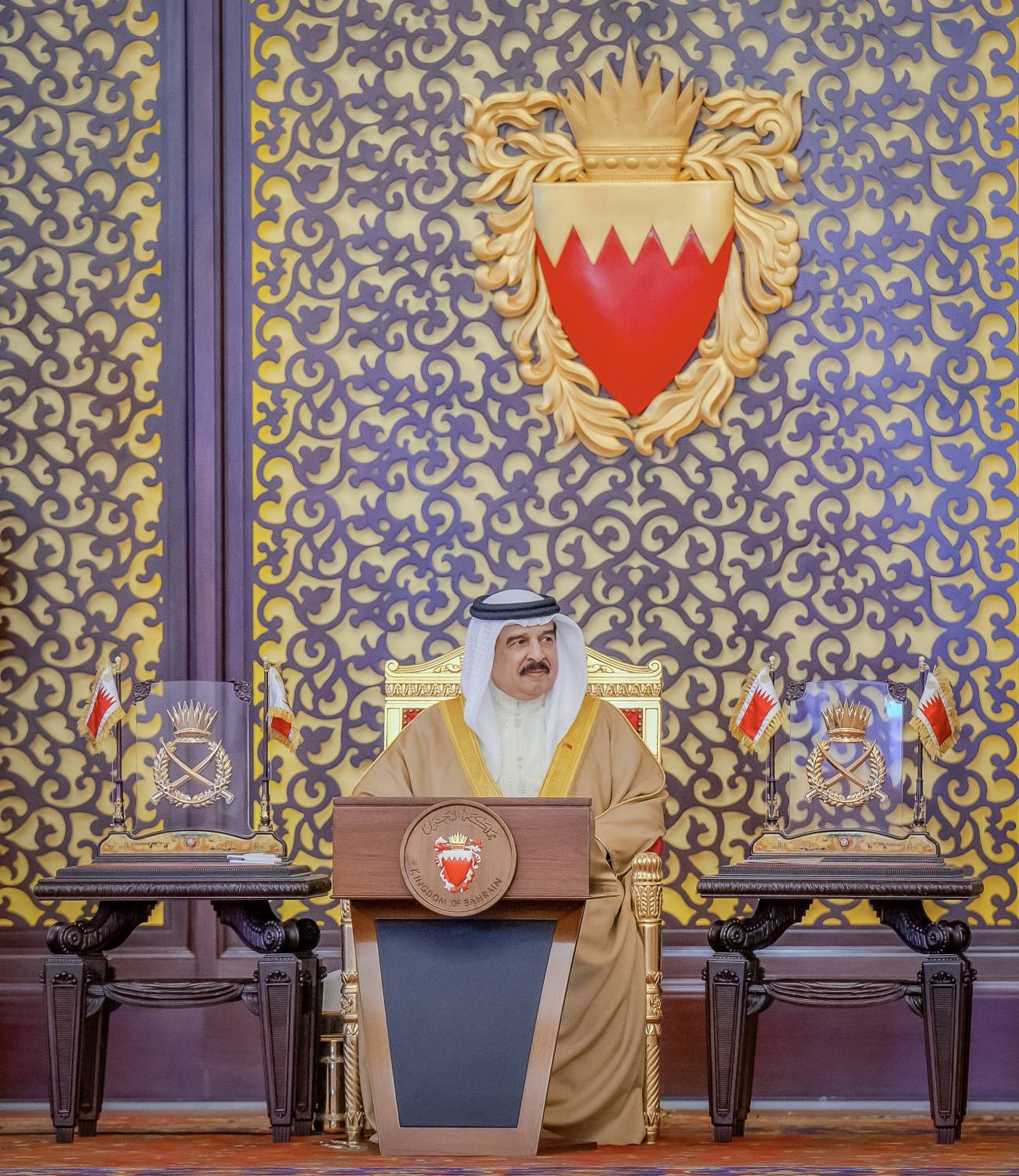 الملك  يستقبل كبار أفراد العائلة المالكة الكريمة وكبار المسؤولين وعددًا من الأهالي وأصحاب الإنجازات