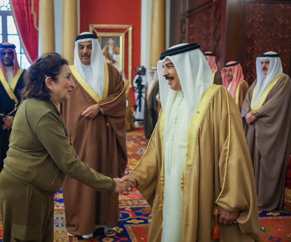 الملك  يستقبل كبار أفراد العائلة المالكة الكريمة وكبار المسؤولين وعددًا من الأهالي وأصحاب الإنجازات