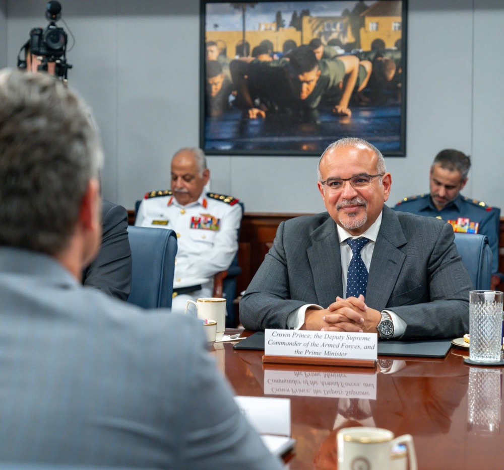 ولي العهد رئيس الوزراء: حرص متبادل على تعزيز التنسيق العسكري والدفاعي بين البحرين وواشنطن