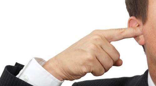 قد يكون مشكلة صحية تحتاج إلى تدخل طبي.. ما هو علاج انسداد الأذن؟