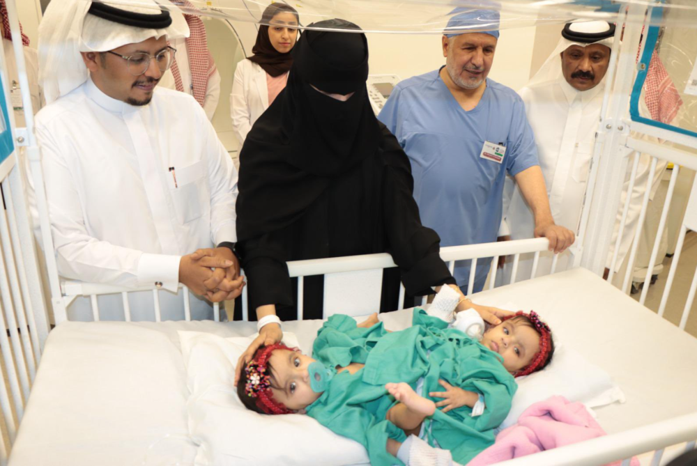 فريق طبي سعودي ينجح في عملية فصل التوأم السيامي &laquo;يارا ولارا&raquo;