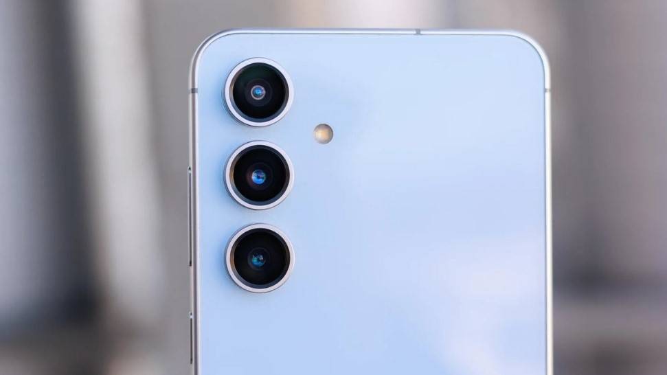 بشاشة أكبر وشحن فائق.. هاتف سامسونج Galaxy S25 FE يقترب بمواصفات تليق بالمستخدمين