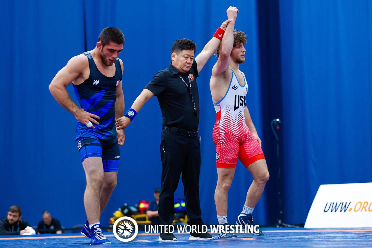 ذهبيتان لـ"أحمر المصارعة" في مسابقة الستايل الحر في منافسات بطولة سلسلة التصنيف بـ"هنغاريا"