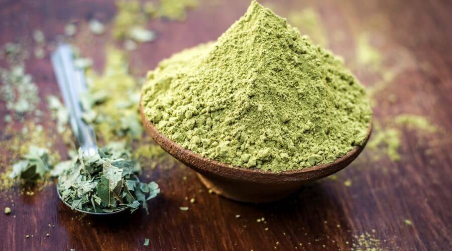 فوائد الحناء للشعر.. علاج طبيعي للجفاف والخشونة والتساقط