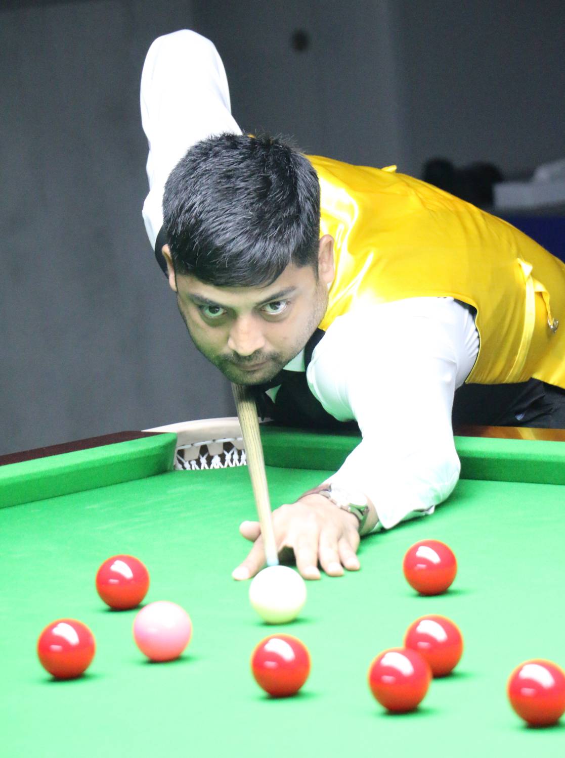 الباكستاني عاصف يسير بثبات نحو اللقب في نهائي تحت 17 في بطولة العالم للسنوكر