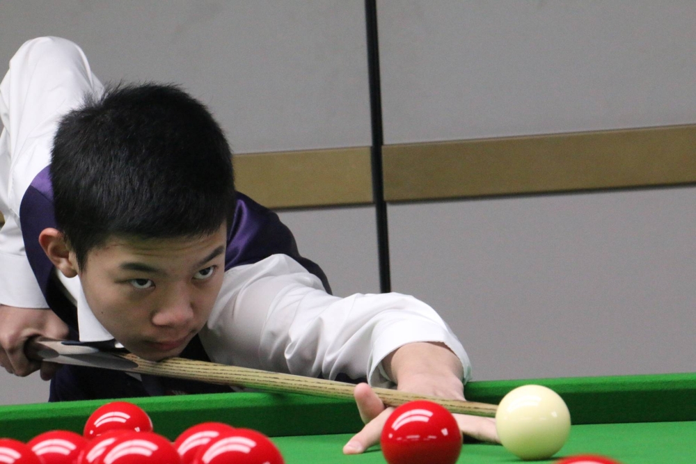 الباكستاني عاصف يسير بثبات نحو اللقب في نهائي تحت 17 في بطولة العالم للسنوكر