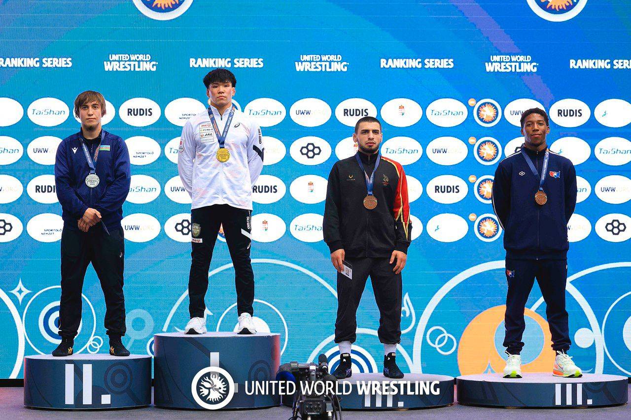 سلمان بن محمد يشيد بالنتيجة المشرفة لمنتخب المصارعة في بطولة سلسلة التصنيف بـ"هنغاريا"