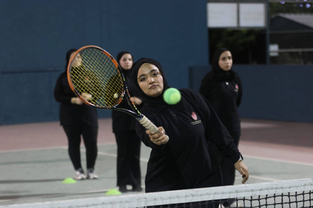 النشابة: بدء تدريب سيدات الصم على مهارات التنس