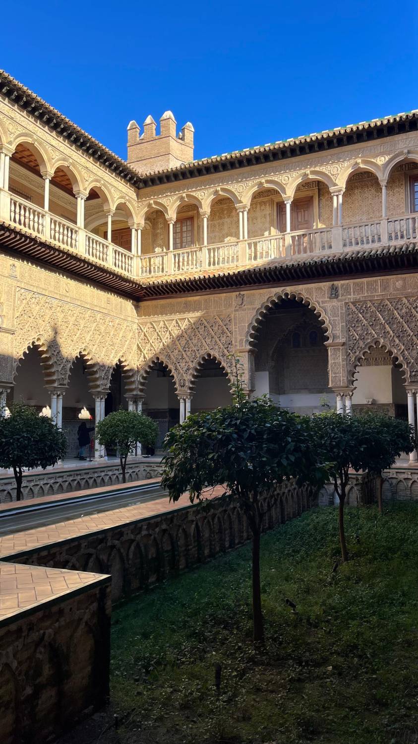 &laquo;الأندلس&raquo; تناديك.. عندما يأخذنا الحلم بين قصور الحمراء وأشجار قرطبة وعشق الفلامنكو