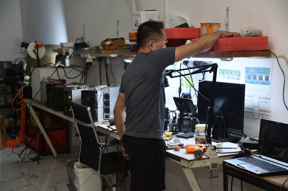 "الوطن" تكشف أدق تفاصيل استثمارات تعدين العملات المشفرة