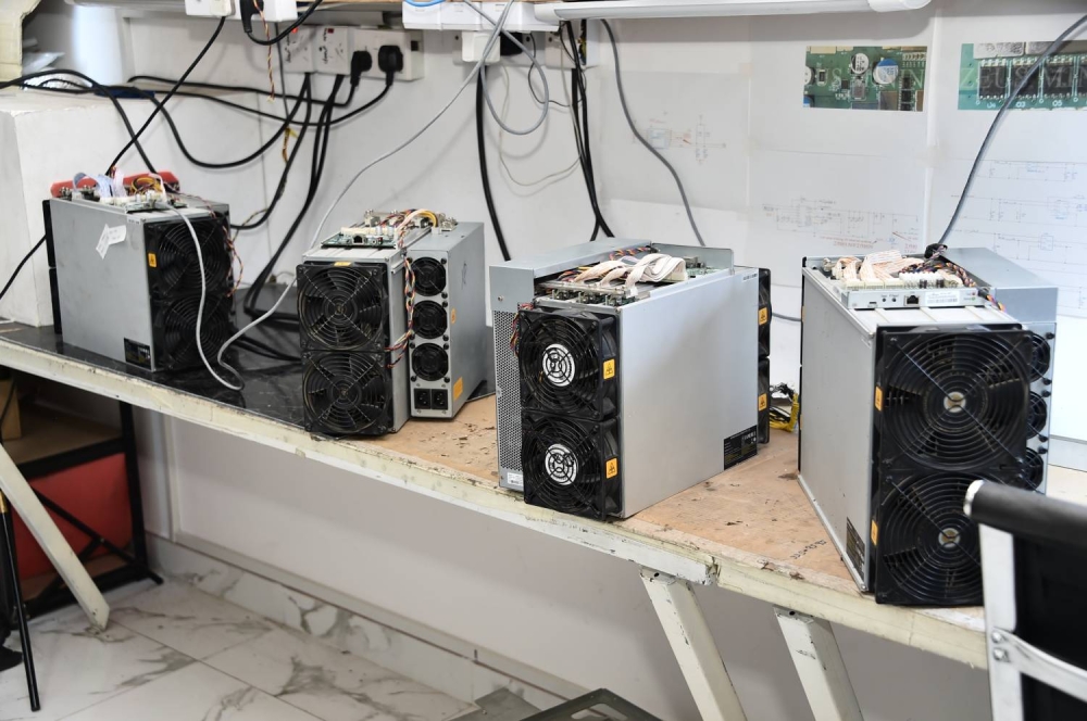 "الوطن" تكشف أدق تفاصيل استثمارات تعدين العملات المشفرة