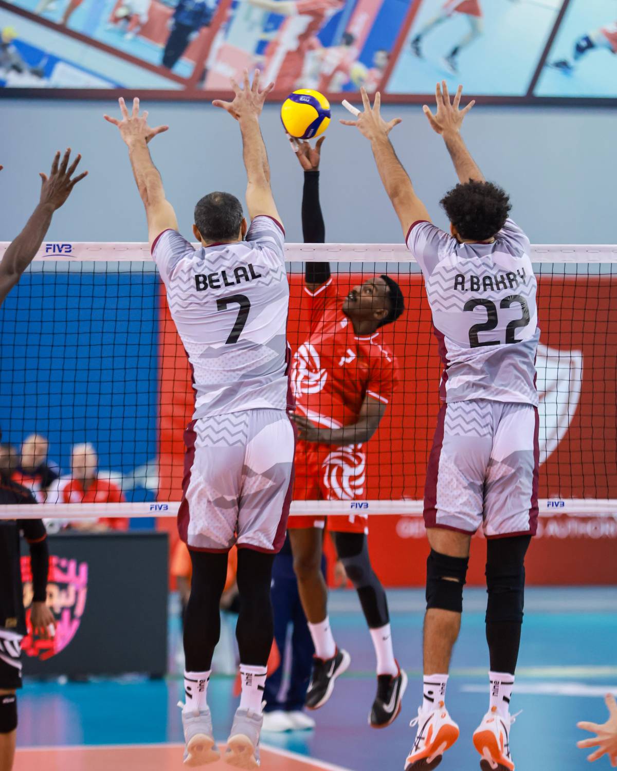 منتخبنا يهزم الأردن ويتصدّر "أولى" بطولة غرب آسيا للطائرة