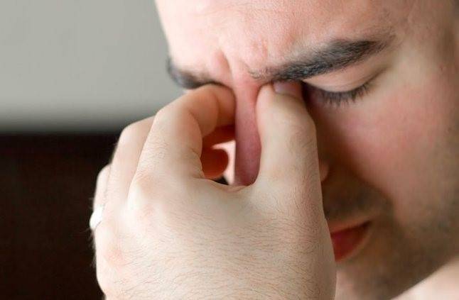 ما هي أسباب صداع العين.. ومتى يكون خطيرًا؟