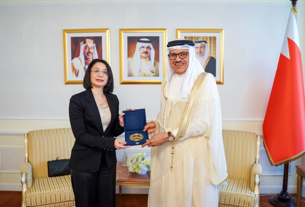 وزير الخارجية يستقبل القائم بأعمال سفارة الجمهورية التونسية لدى مملكة البحرين بمناسبة انتهاء فترة عملها