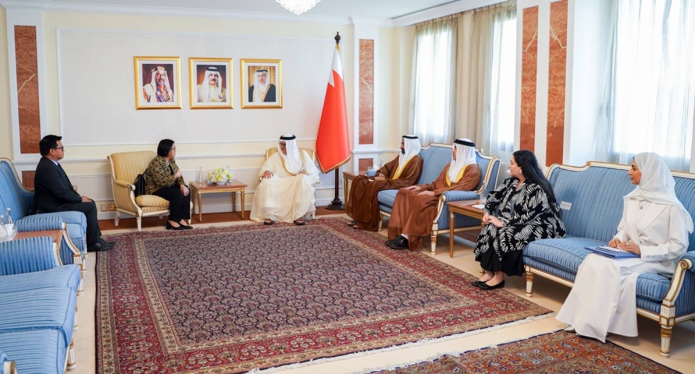 وزير الخارجية يستقبل سفيرة جمهورية الفلبين لدى مملكة البحرين بمناسبة انتهاء فترة عملها