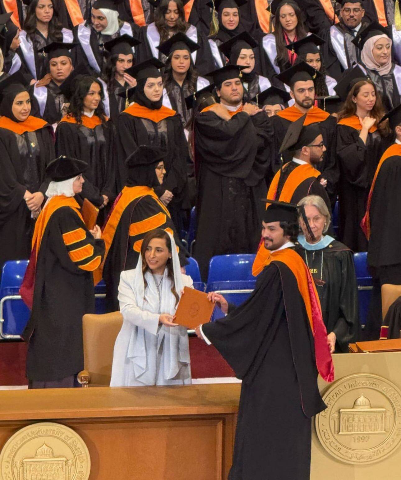 حمد آل بن علي ينال الماجستير بامتياز مع مرتبة الشرف من الجامعة الأمريكية في الشارقة