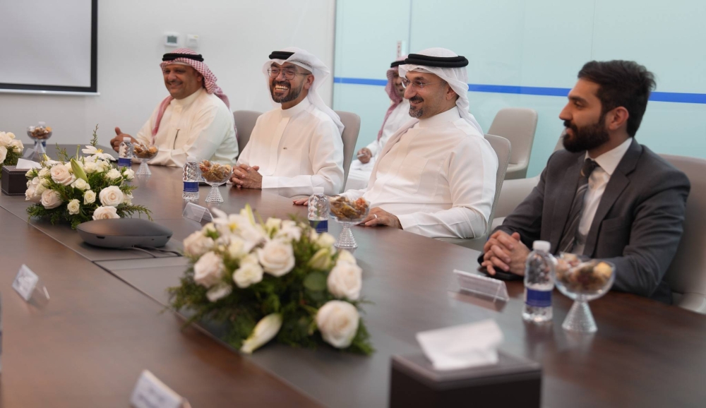 وزير الصناعة والتجارة يزور عدد من المصانع بمنطقة البحرين العالمية للاستثمار