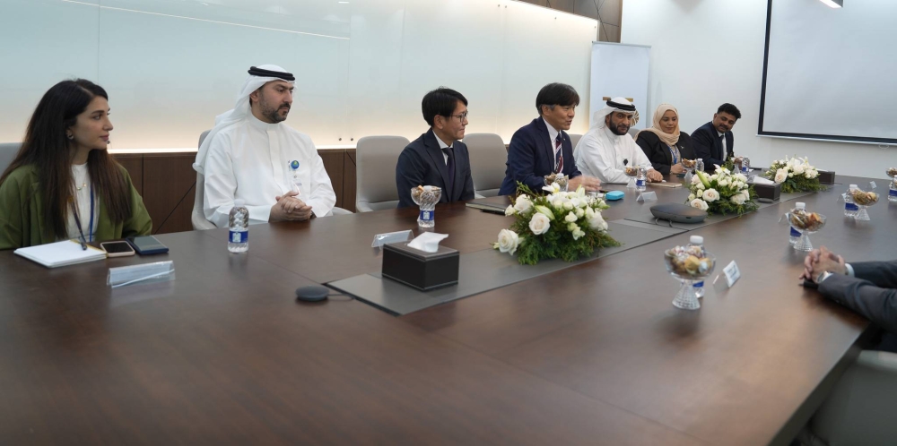 وزير الصناعة والتجارة يزور عدد من المصانع بمنطقة البحرين العالمية للاستثمار