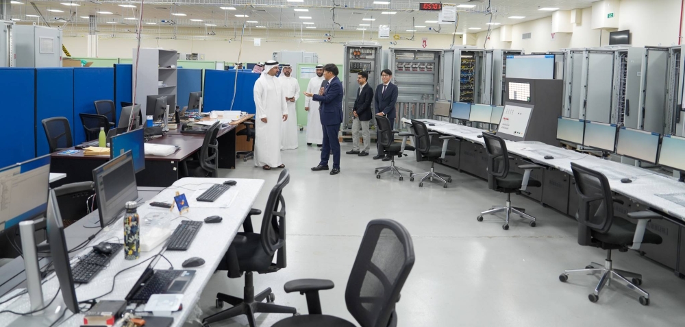 وزير الصناعة والتجارة يزور عدد من المصانع بمنطقة البحرين العالمية للاستثمار