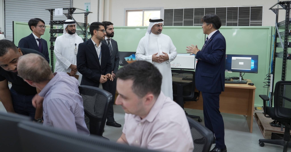وزير الصناعة والتجارة يزور عدد من المصانع بمنطقة البحرين العالمية للاستثمار