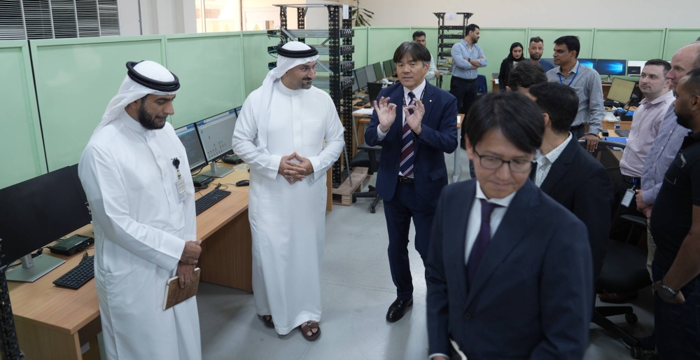 وزير الصناعة والتجارة يزور عدد من المصانع بمنطقة البحرين العالمية للاستثمار