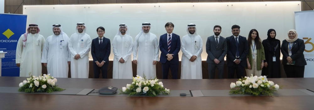 وزير الصناعة والتجارة يزور عدد من المصانع بمنطقة البحرين العالمية للاستثمار