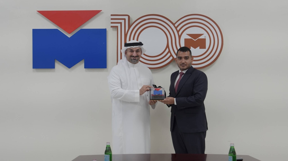 وزير الصناعة والتجارة يزور عدد من المصانع بمنطقة البحرين العالمية للاستثمار